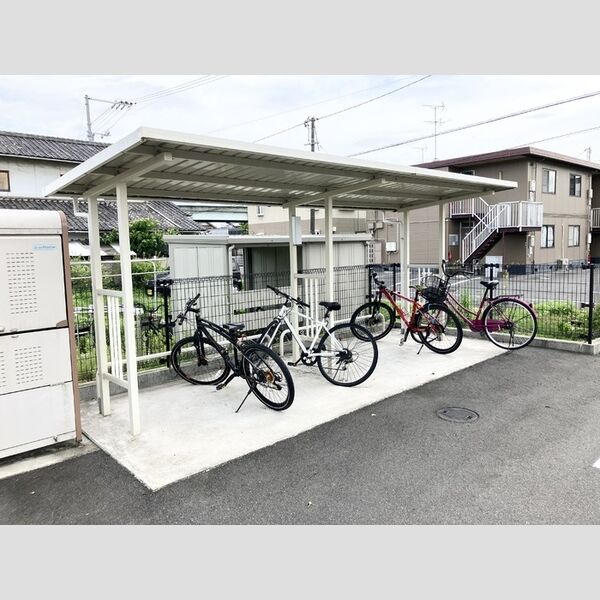 現地周辺 (駐輪場)
