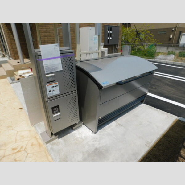 現地周辺 (宅配ボックス　ゴミステーション)