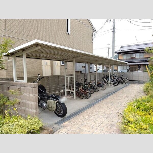 現地周辺 (駐輪場)