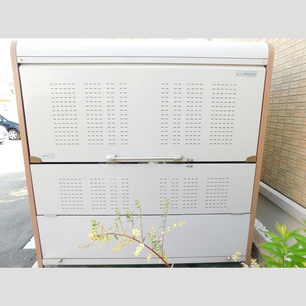 現地周辺 (ゴミ置場)