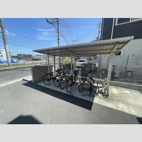 現地周辺 (駐輪場)