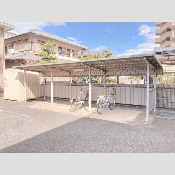 現地周辺 (駐輪場)