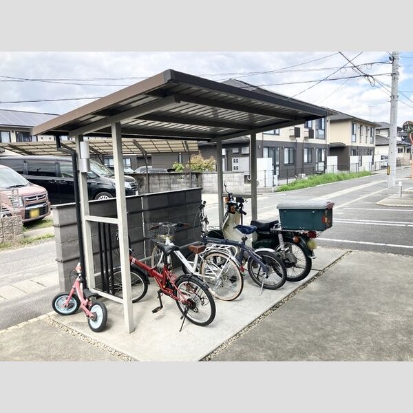 現地周辺 (駐輪場)
