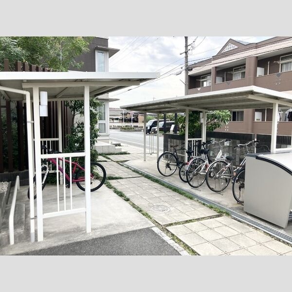 現地周辺 (駐輪場)