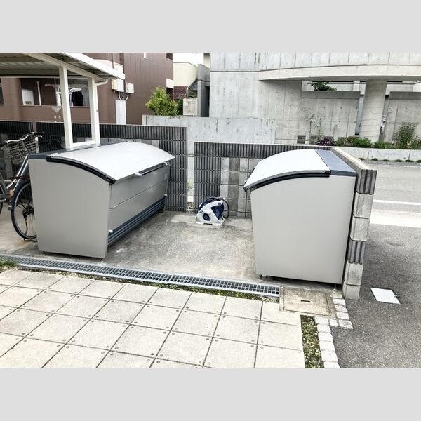 現地周辺 (ゴミ置場)