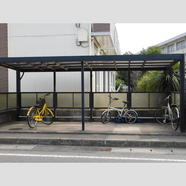 現地周辺 (駐輪場)