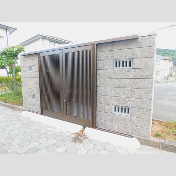 現地周辺 (ゴミ置場)