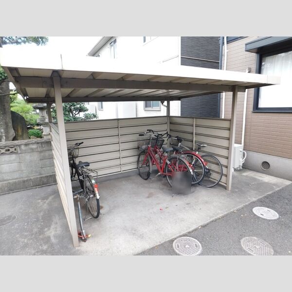 現地周辺 (駐輪場)