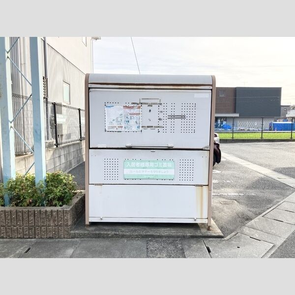 現地周辺 (ゴミ置き場)