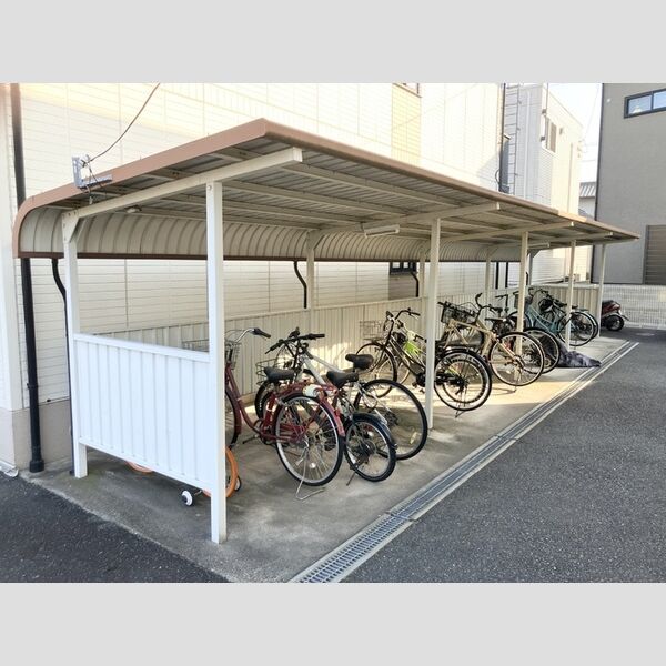 現地周辺 (駐輪場)