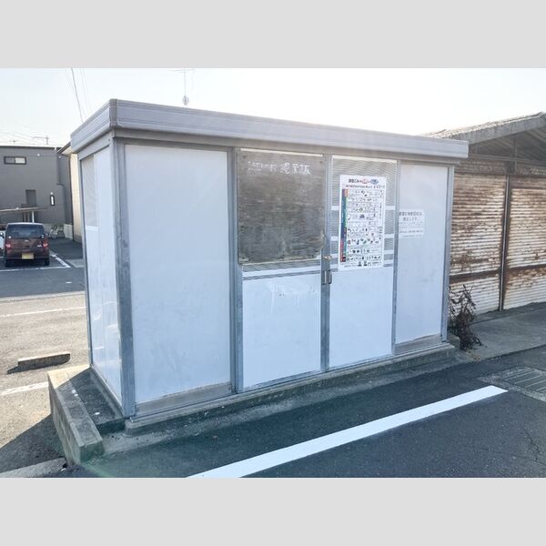 現地周辺 (ゴミ置場)