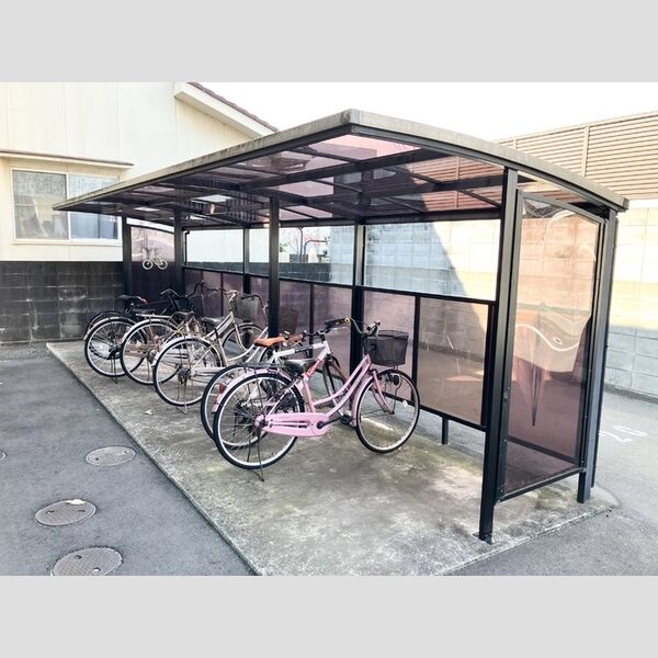 現地周辺 (駐輪場)
