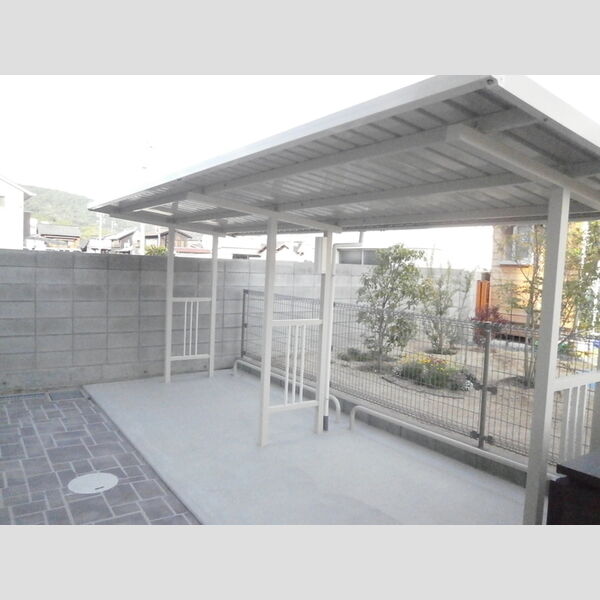 現地周辺 (駐輪場)