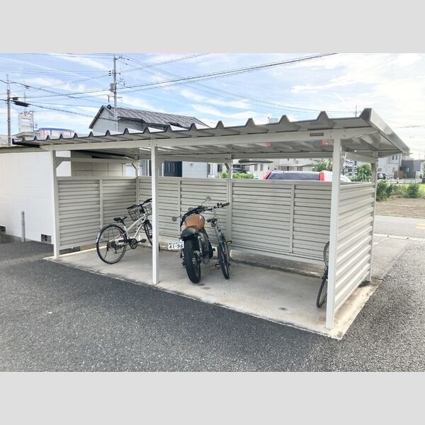 現地周辺 (駐輪場)