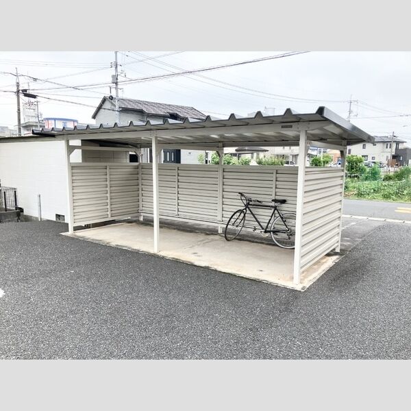 現地周辺 (駐輪場)