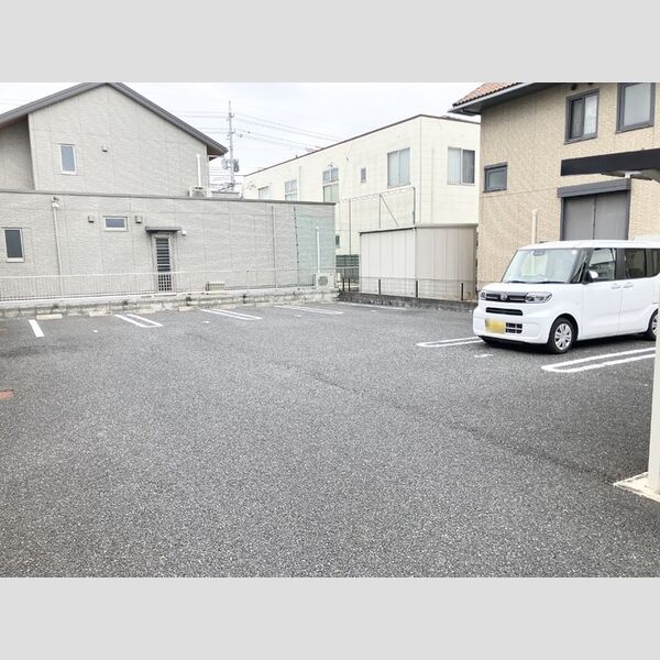 現地周辺 (駐車場)
