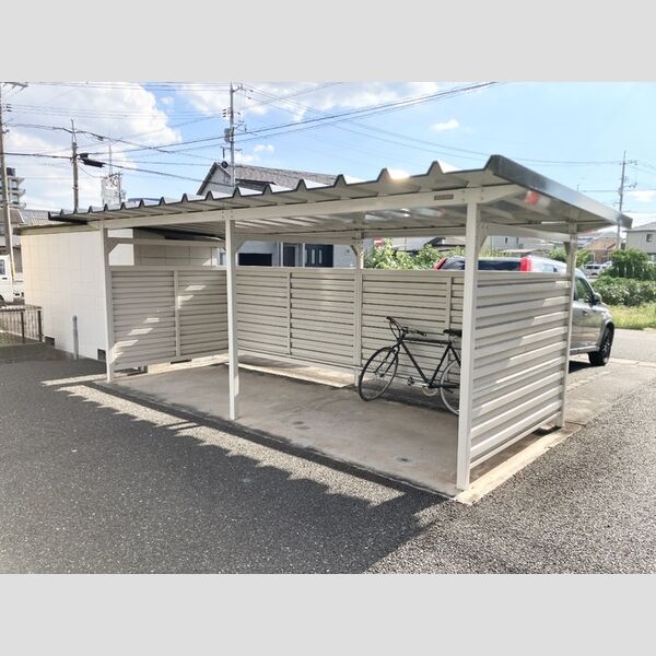 現地周辺 (駐輪場)