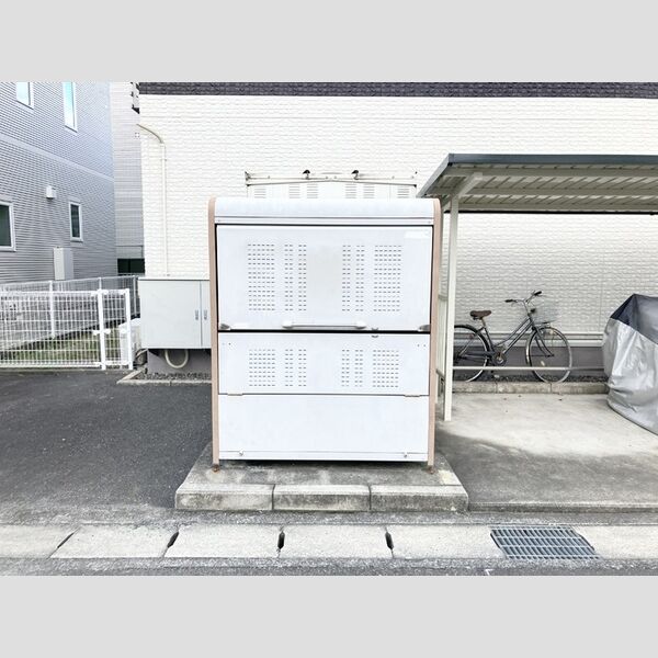 現地周辺 (ゴミ置場)