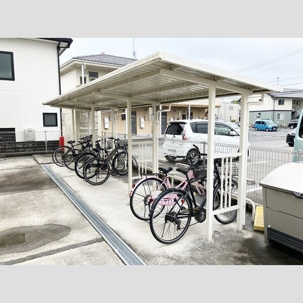 現地周辺 (駐輪場)