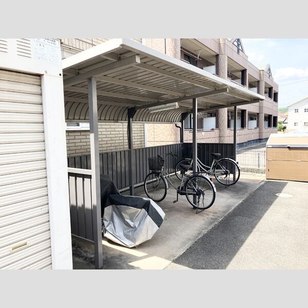 現地周辺 (駐輪場)