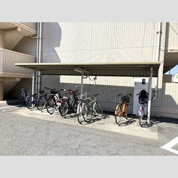 現地周辺 (駐輪場)