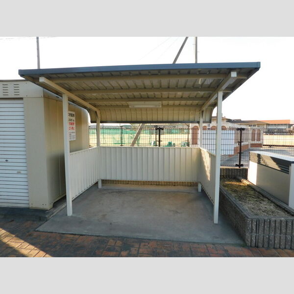 現地周辺 (駐輪場)