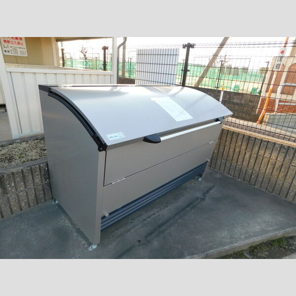 現地周辺 (ゴミ置場)