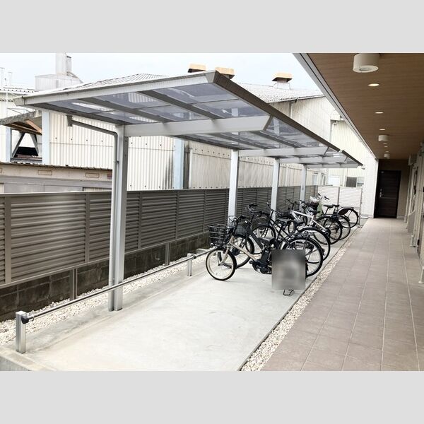 現地周辺 (駐輪場)