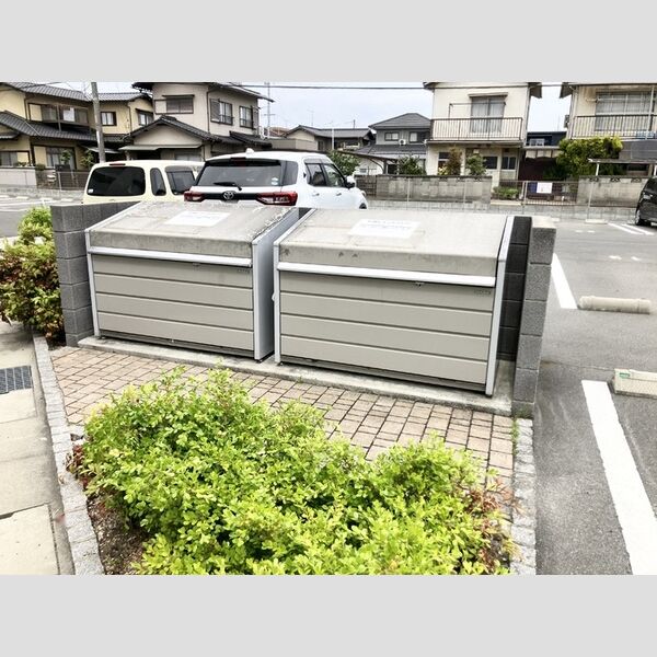 現地周辺 (ゴミ置き場)