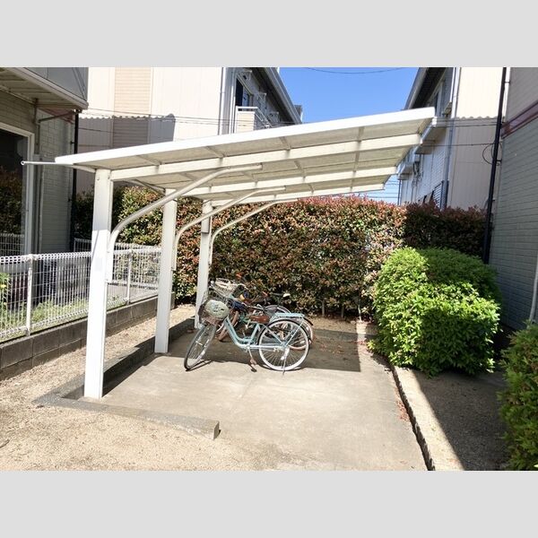 現地周辺 (駐輪場)