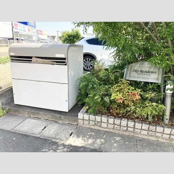 現地周辺 (ゴミ置き場)
