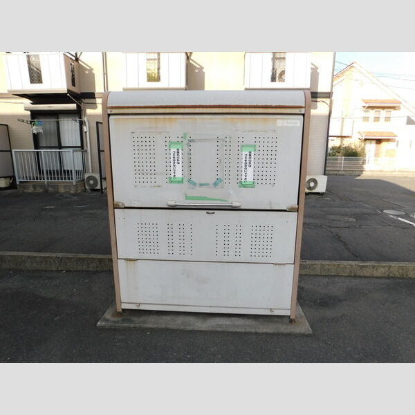 現地周辺 (ゴミ置場)