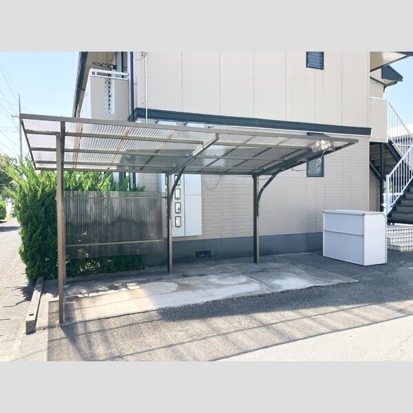 現地周辺 (駐輪場)