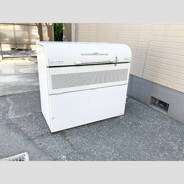 現地周辺 (ゴミ置き場)