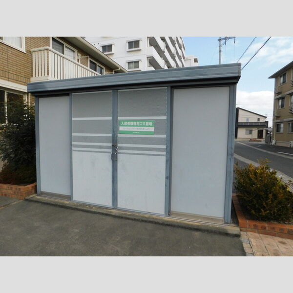 現地周辺 (ゴミ置場)