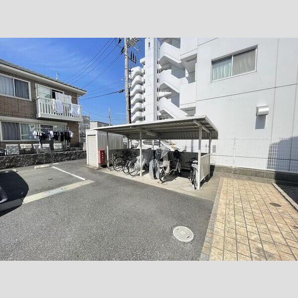 現地周辺 (駐輪場)