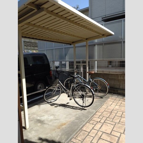 現地周辺 (駐輪場)