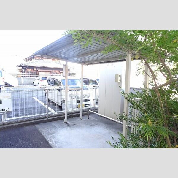 現地周辺 (駐輪場)