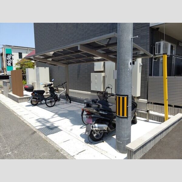 現地周辺 (駐輪場)