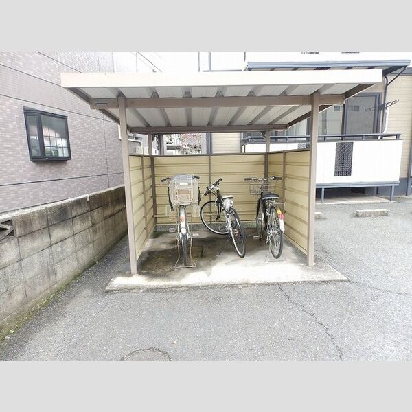 現地周辺 (駐輪場)