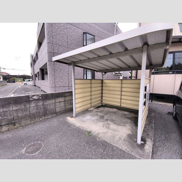 現地周辺 (駐輪場)