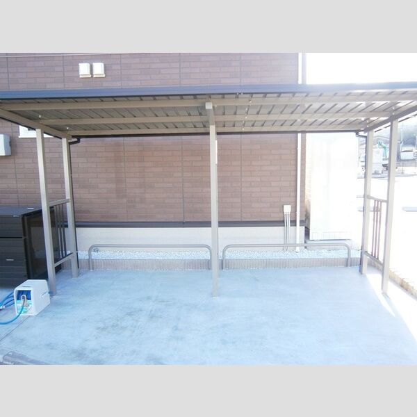 現地周辺 (駐輪場)