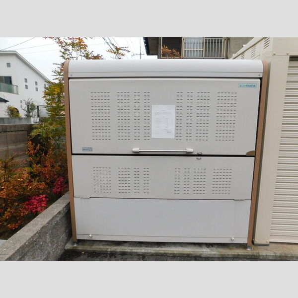 現地周辺 (ゴミ置場)