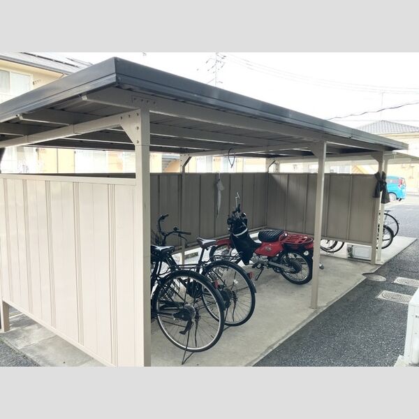 現地周辺 (駐輪場)