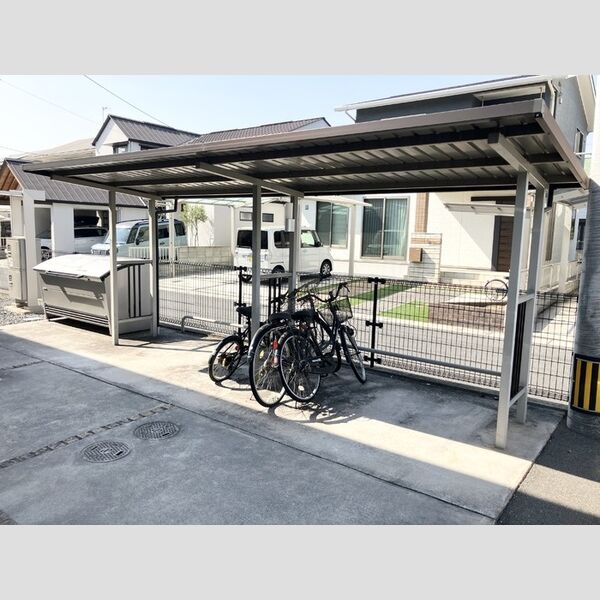 現地周辺 (駐輪場)