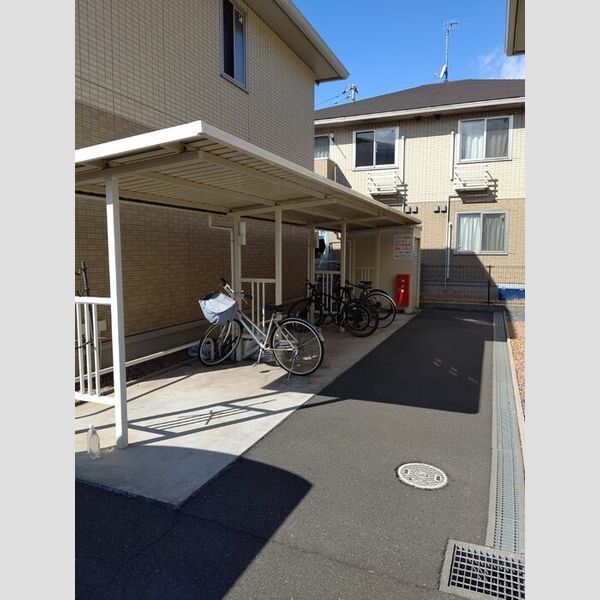 現地周辺 (駐輪場)