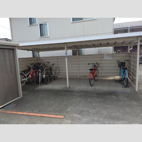 現地周辺 (駐輪場)