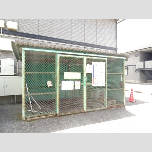 現地周辺 (ゴミステーション)