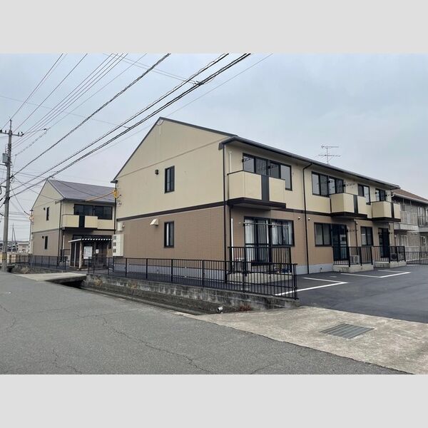 建物外観 (完了前外観)