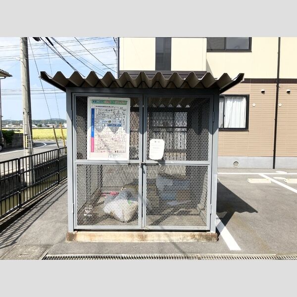 現地周辺 (ゴミ置き場)